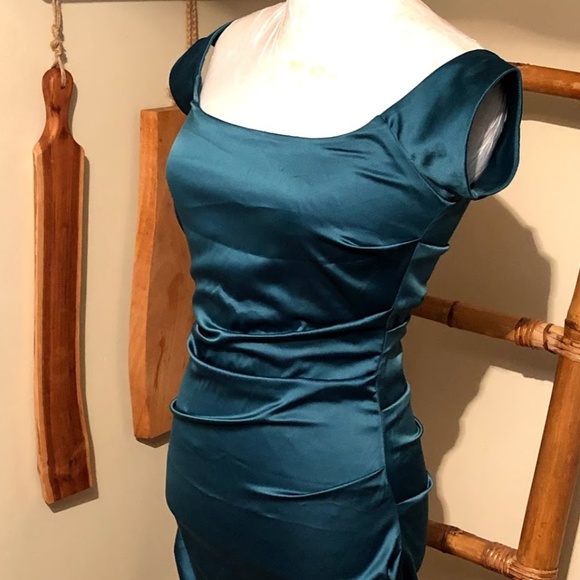 Ruched Green Fitted Dress Small - Picture 6 of 7
